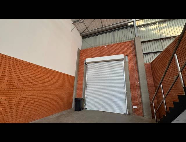 325M² WAREHOUSE TO LET IN LONGLAKE